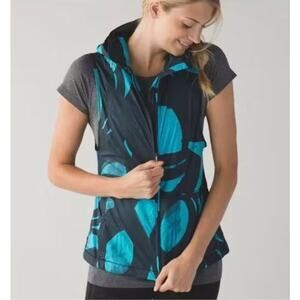 Lululemon Vest Pack-It Women's Black Turquois Blue Zip Pockets Hooded Size 6